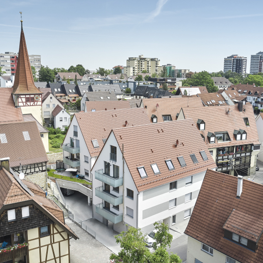 Modern Wohnen im historischen Ortskern von Hirschlanden - Luftaufnahme Häuser
