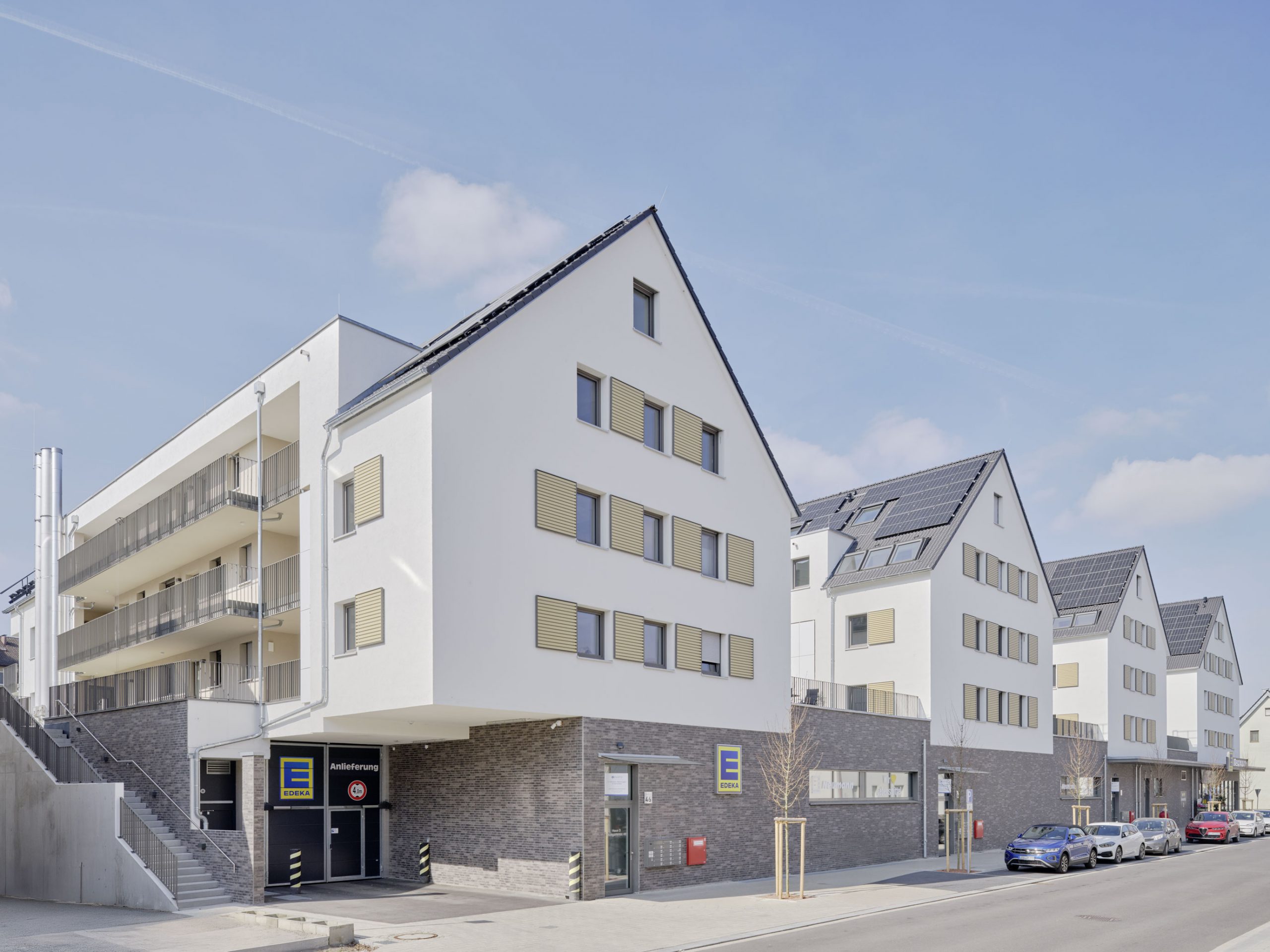 Vier Mehrfamilienhäuser mit Wohnungen und Geschäftsräumen in Korntal-Münchingen.